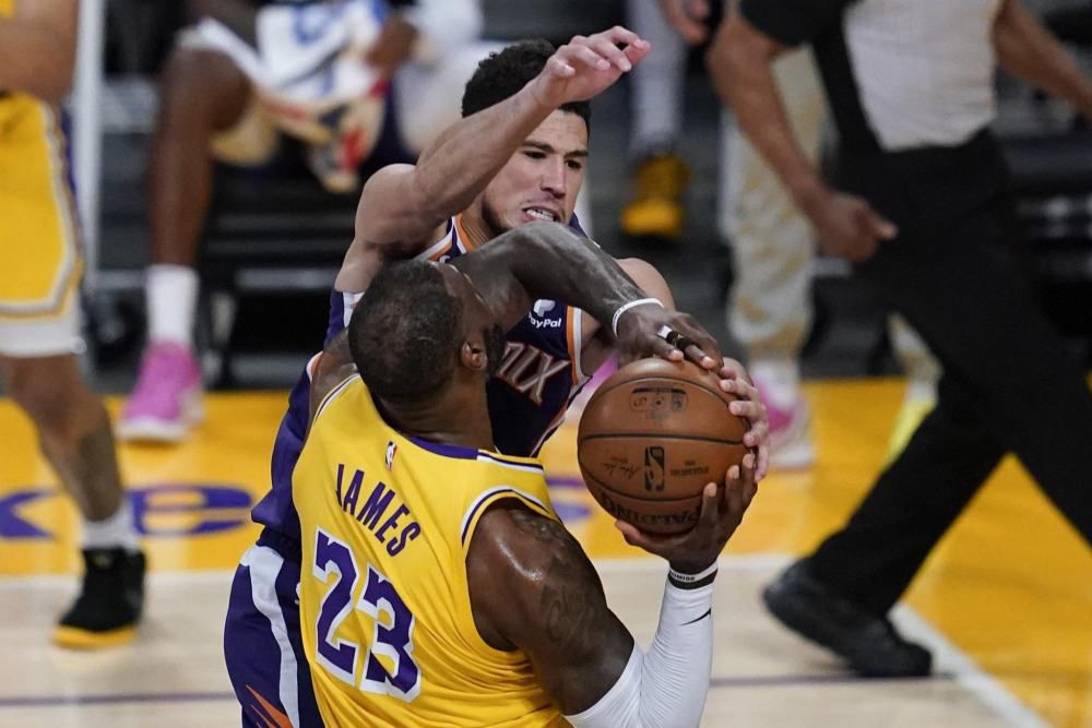 明日湖人客战森林狼：雷迪什大概率出战詹姆斯浓眉出战成疑明日NBA常规赛，湖人客场挑战森林狼。